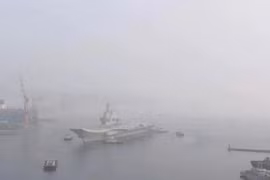 Tàu sân bay tự chế đầu tiên Type 001A chạy thử trên biển từ ngày 13 - 18/5/2018. Ảnh: QQ