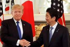 Tổng thống Mỹ Donald Trump và Thủ tướng Nhật Bản Shinzo Abe. Ảnh: The Independent.