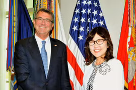 Bộ trưởng Quốc phòng Mỹ Ashton B Carter và Bộ trưởng Quốc phòng Nhật Bản Tomomi Inada. Ảnh: Japantimes