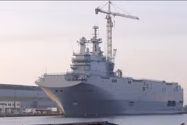 Tàu tấn công đổ bộ lớp Mistral, Hải quân Pháp. Ảnh: AP/The Guardian