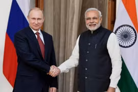 Tổng thống Nga Vladimir Putin và Thủ tướng Ấn Độ Narendra Modi. Ảnh: Times Of Oman