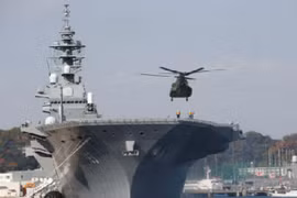 Tàu sân bay trực thăng Izumo Lực lượng Phòng vệ Biển Nhật Bản ở căn cứ Yokosuka. Ảnh: Reuters/Cankao
