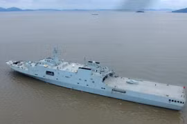 Tàu đổ bộ cỡ lớn Nghi Mông Sơn số hiệu 988 Type 071 Hải quân Trung Quốc (ảnh tư liệu)