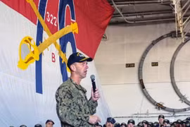 Đô đốc John Richardson. Tư lệnh hải quân Mỹ trên tàu sân bay USS Ronald Reagan. Ảnh: Stars and Stripes.