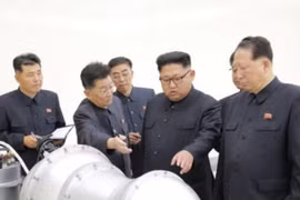 Nhà lãnh đạo Triều Tiên Kim Jong-un tiến hành chỉ đạo đối với chương trình vũ khi hạt nhân. Ảnh: Reuters.