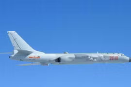 Máy bay ném bom H-6K Trung Quốc. Ảnh: UDN. 