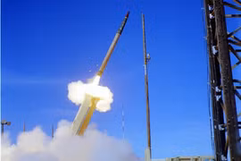 Tên lửa đánh chặn thuộc hệ thống phòng thủ khu vực tầm cao giai đoạn cuối (THAAD)
