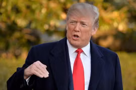 Tổng thống Mỹ Donald Trump điều chỉnh chính sách xuất khẩu vũ khí. Ảnh: Reuters.