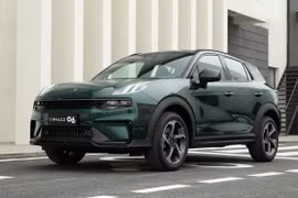 Chạy đua với Toyota, Lynk & Co giảm giá xe cả trăm triệu đồng 