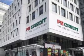 Ngày hội "Hộp quà sẻ chia": FE Credit tặng học bổng và quả cho trẻ em làng trẻ SOS