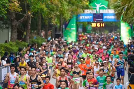 Những khoảnh khắc khó quên trên đường đua Ecopark Marathon 2023