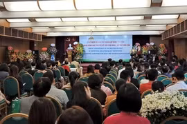 Toàn cảnh buổi hội nghị chủ đề "Sản phụ khoa - Hỗ trợ sinh sản" do Bệnh viện Bạch Mai tổ chức nhân kỷ niệm 50 năm tái thành lập Khoa Phụ sản của Bệnh viện.