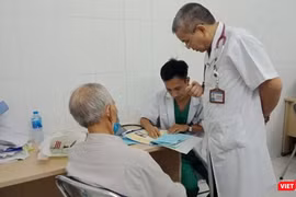 Hiện nay, người dân sử dụng bệnh án giấy, không có hồ sơ sức khỏe gây bất tiện khi đi khám, chữa bệnh.