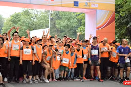 Rất đông người dân đăng ký hào hứng tham gia chạy từ sáng sớm.