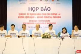 Các chuyên gia y tế chia sẻ về kháng thuốc kháng sinh tại buổi họp báo trước thềm lễ mít tinh.