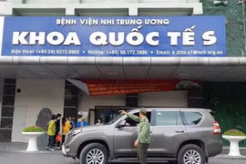 Khoa Quốc tế S, Bệnh viện Nhi Trung ương, nơi bệnh nhi bị phát thuốc đã hết hạn đang điều trị.