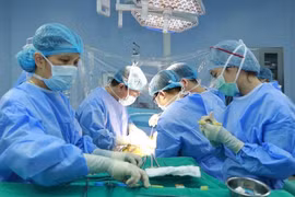 Ca phẫu thuật ghép gan cho ông H. kéo dài tới 14 tiếng đồng hồ.