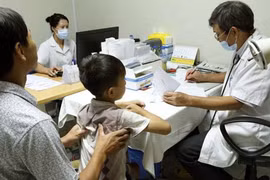 Cha mẹ nên đưa trẻ đi khám bệnh ngay khi nhận thấy trẻ có những biểu hiện bệnh nặng hoặc lo lắng, không an tâm về trẻ.