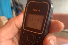 Người dân nông thôn có lẽ không thể dùng điện thoại đời cũ sóng 2G. 