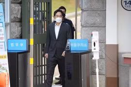 ông Lee Jae-yong được tại ngoại sớm
