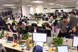 Một số công ty Internet đang phản đối làm thêm giờ. Ảnh: Sina