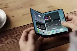 Smartphone "uốn dẻo" của Samsung (ảnh: Business Insider)