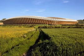 Sân bóng của CLB Forest Green Rovers (theo CNN)