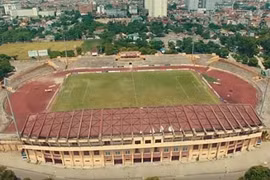 Sân Vinh, được coi là "xấu nhất vịnh Bắc bộ" đã được chọn làm địa điểm đá play-off. Ảnh SLFC.