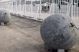 Sau khi dời quả bóng xích ngoài sân Mỹ Đình, đội tuyển Việt Nam chúng ta có mạch 13 trận không thua (10 thắng, 3 hòa). Ảnh AT
