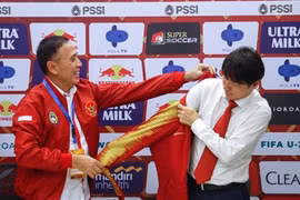 Ông Shin Tae-Yong chính thức ngồi vào vị trí HLV trưởng đội tuyển Indonesia. Ảnh PSSI 
