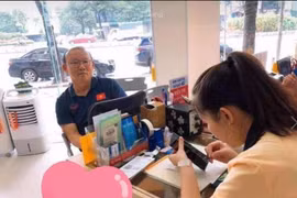 Thầy Park bình thản chấp nhận mọi thử thách. Ảnh AT