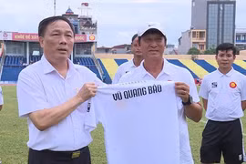 Liệu họ có phải là một cặp đôi hoàn hảo không ? (ảnh Hội CĐV Thanh Hóa)