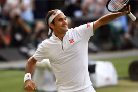"Tàu tốc hành" đã giành quyền chơi trận chung kết thứ 12 ở All England Club sau khi đánh bại Rafael Nadal trong trận bán kết đơn nam tối 12/7. Ảnh AP