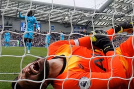 Tottenham vừa bị thua đậm 0-3, lại thiệt người. Ảnh Reutes