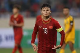 Việc hội quân muộn của Quang Hải đã khiến BHL đội tuyển đứng ngồi không yên. Ảnh HNFC.