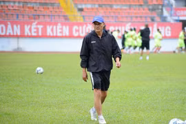 HLV Ngô Quang Trường, ra đi là để quay về. Ảnh SLFC.