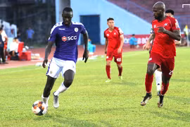 Tiền đạo Papa Ibou Kebe của Hà Nội là cái tên ngoại binh sáng giá nhất đợt chuyển nhượng này (ảnh VPF)