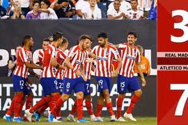 Bị sốc với trận thua kinh hoàng của Real Madrid nhiều CĐV đội bóng Hoàng gia Tây Ban Nha chỉ trích đội nhà kịch liệt và đòi sa thải ngay HLV Zidane. Ảnh CNN.