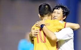 Em ở lại, anh đi. (ảnh THFC).