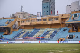 Bên trong sân VĐ Hàng Đẫy.