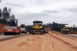 Dự án cao tốc Bắc Giang - Lạng Sơn bị dừng lại 2 năm do năng lực tài chính Nhà đầu tư cũ yếu kém.