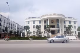 Trung tâm tổ chức sự kiện và biểu diễn nghệ thuật cao 4 tầng gồm 3 tầng nhà và 1 tầng trệt nằm ngay mặt tiền đại lộ Hùng Vương/ Ảnh: Tiền Phong