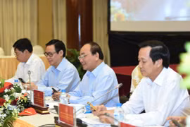 Thủ tướng Nguyễn Xuân Phúc, Phó Thủ tướng Vương Đình Huệ cùng nhắn tin ủng hộ người nghèo.