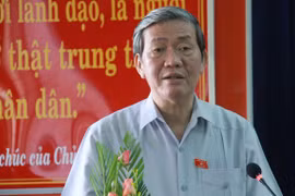Ông Đinh Thế Huynh tại buổi tiếp xúc cử tri.