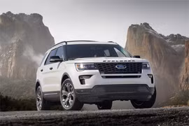 Ngoại thất Explorer thay đổi nhẹ ở lưới tản nhiệt và đèn sương mù.