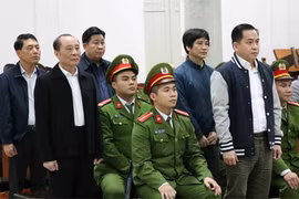 HĐXX công bố bản án sơ thẩm. Ảnh/ TTXVN.