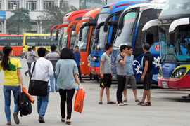 Hiện nhiều bến xe trên địa bàn Hà Nội đã bị quá tải. Ảnh minh họa.