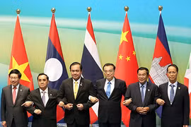 Lãnh đạo 6 quốc gia tham dự Hội nghị thượng đỉnh Hợp tác Mekong – Lan Thương Ảnh: REUTERS