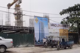 Tại Dự án Hà Nội Landmark 51, đơn vị phân phối Hoàng Vương đưa ra cam kết mua lại căn hộ với lãi suất 15%/năm. Ảnh: Trọng Tuyến