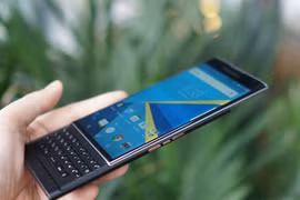 Mảng di động của BlackBerry đứng trước tương lai bấp bênh. Ảnh: Thành Duy.